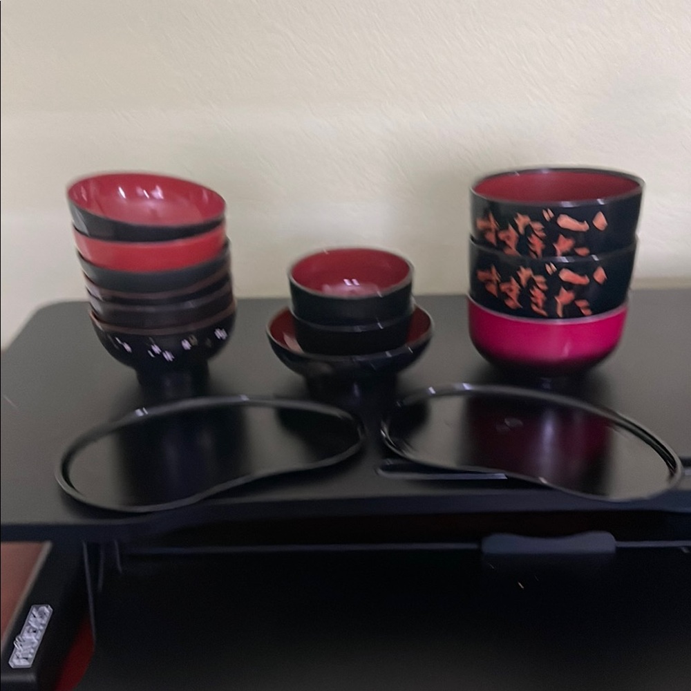 Set of Lacquerware Bowls & Side Dishes – Elegant Japanese Style Serving Set